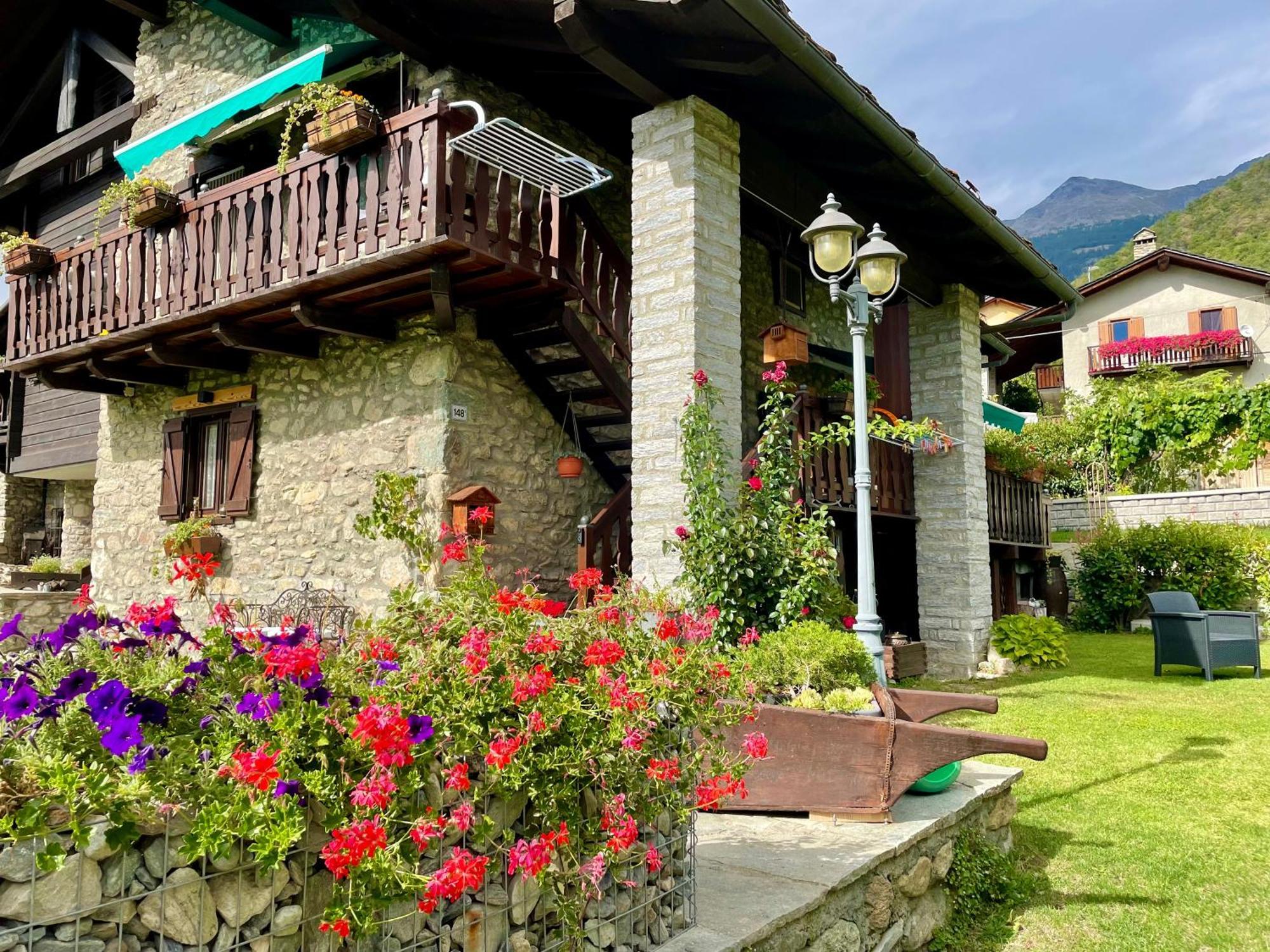 Maison La Chapelle Aosta Bagian luar foto